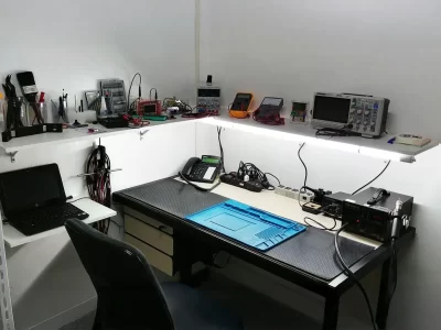 img bancada de conserto de placas de ar condicionado